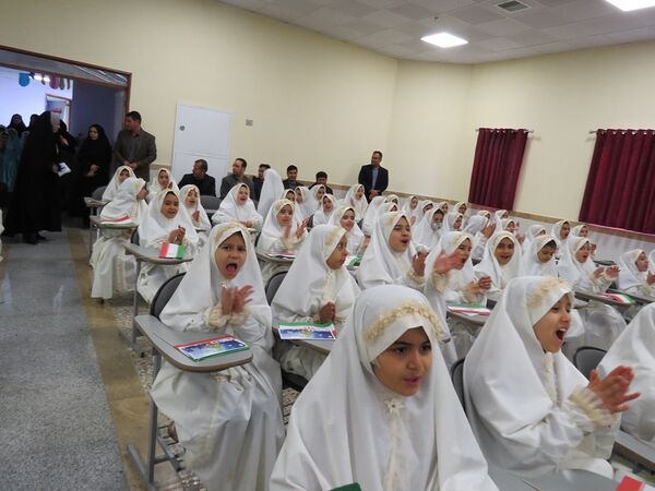 نواختن زنگ جشن نیکوکاری در دبستان امام خمینی(ره) بجنورد