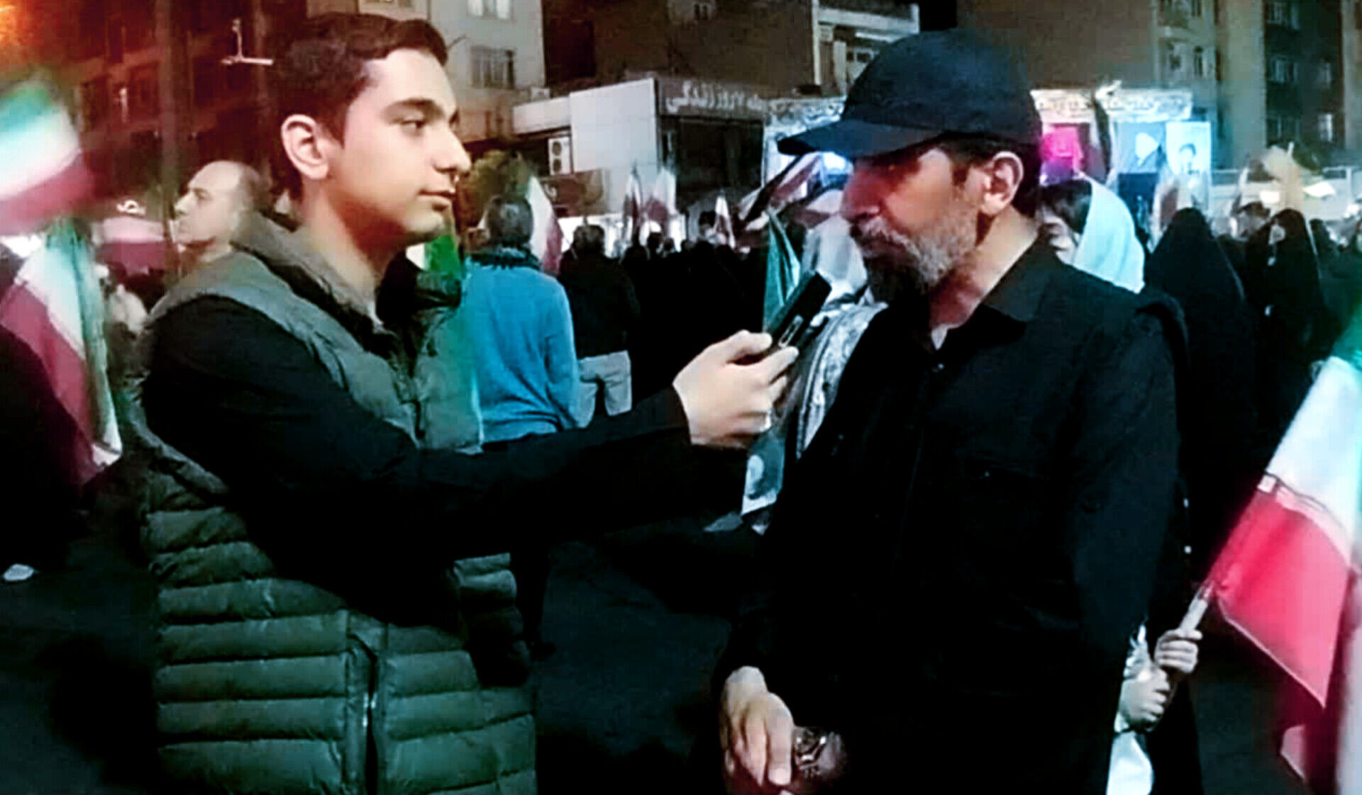 مردم همواره پای کار نظام جمهوری اسلامی ایران و پشتیبان ولایت فقیه هستند
