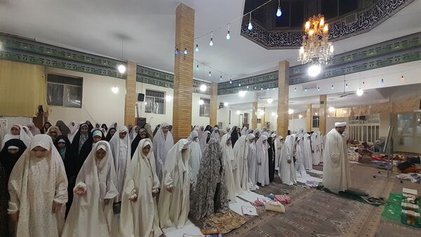 لحظات نورانی اعتکاف و نماز جماعت در مسجد امام حسن عسگری(ع)