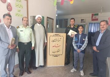 گرامیداشت هفته نیروی انتظامی در دبیرستان شاهد انقلاب آباده