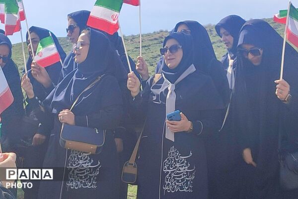 پاکسازی داوطلبانه محیط زیست توسط کارکنان مدارس طرح نو شهرستان پردیس