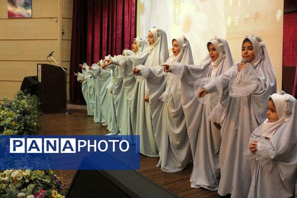 تجلیل از مقام مادر و گرامیداشت مقام حضرت فاطمه(س) در جشن روز مادر دانشگاه آزاد فیروزکوه