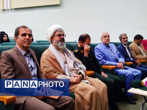 دیدار اعضای تشکل های دانش آموزی با امام جمعه کاشمر