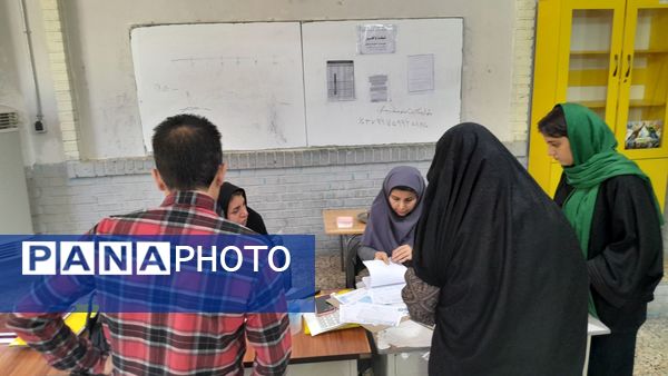 هدایت تحصیلی دانش آموزان پایه نهم دبیرستان میثاق منطقه تبادکان مشهد