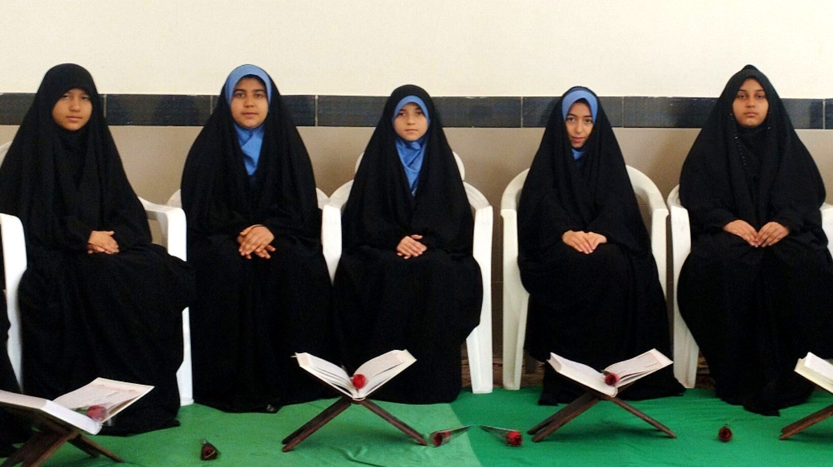 عکس یادگاری دانش آموزان مدرسه 