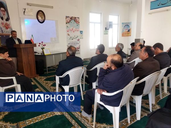 دومین جلسه هدایت تحصیلی پایه نهم دبیرستان نمونه دانش کاشمر