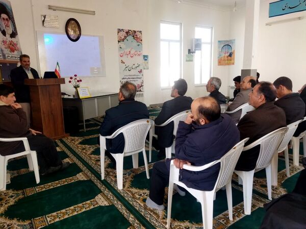 دومین جلسه هدایت تحصیلی پایه نهم دبیرستان نمونه دانش کاشمر