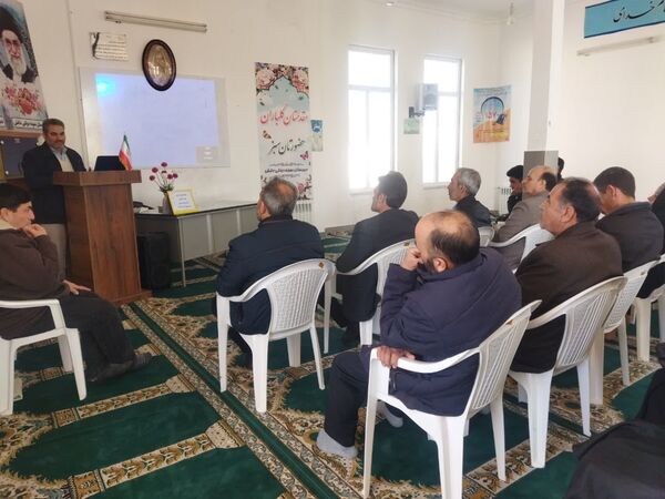 دومین جلسه هدایت تحصیلی پایه نهم دبیرستان نمونه دانش کاشمر