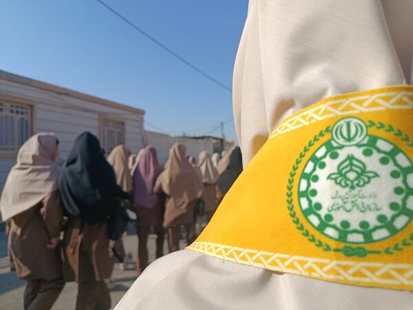 فریاد یک‌پارچهٔ دانش‌آموزان حاجی‌آباد در مسیر استقلال