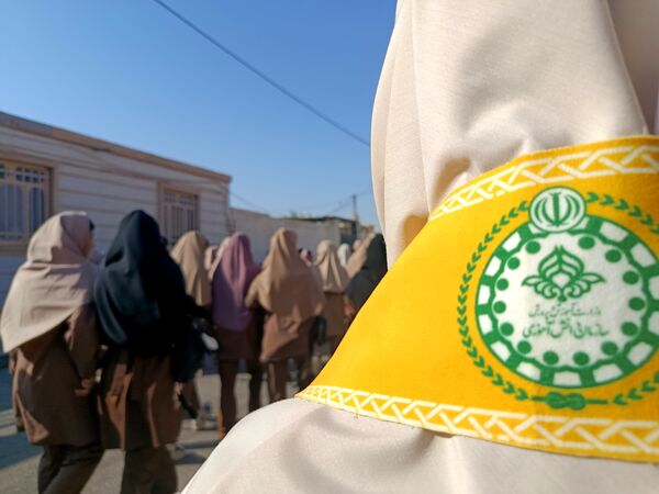 فریاد یک‌پارچهٔ دانش‌آموزان حاجی‌آباد در مسیر استقلال