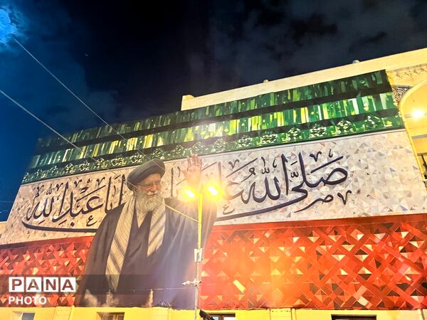 وداع حماسی مردم با شهدای وطن در مصلای تهران