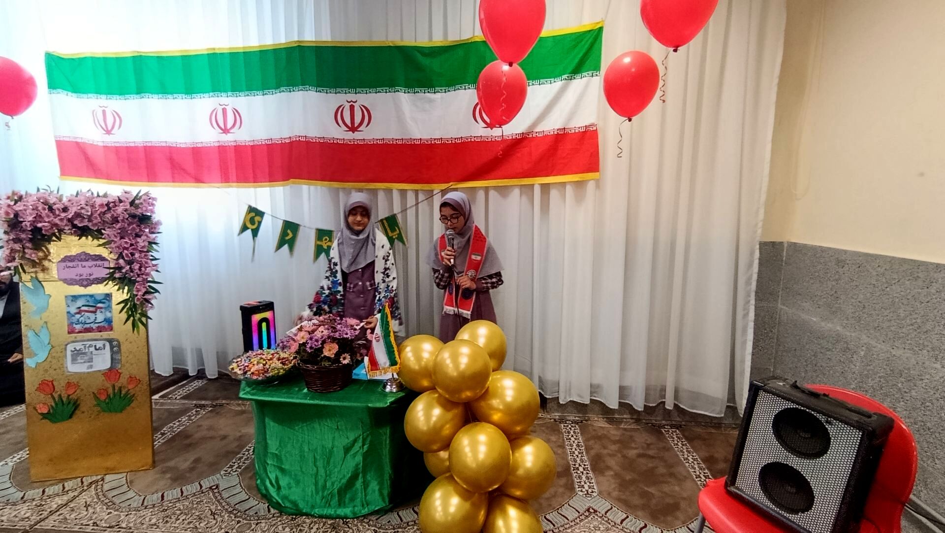 گرامیداشت ایام الله دهه  فجر در دبستان زنده یاد نوحی 