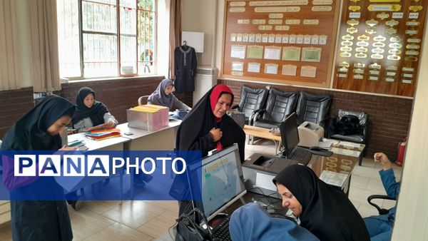 آغاز ثبت نام  دبیرستان میثاق منطقه تبادکان