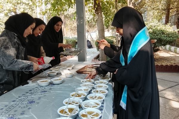 برپایی موکب دانش‌آموزان پیشتاز در منطقه ۱۰ در سالروز شهادت حضرت زهرا (س)