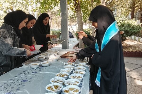 برپایی موکب دانش‌آموزان پیشتاز در منطقه ۱۰ در سالروز شهادت حضرت زهرا (س)
