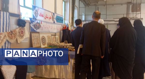 افتتاح نمایشگاه آثار هنری دانش‌آموزان دبیرستان‌های تیتکانلو و مایوان