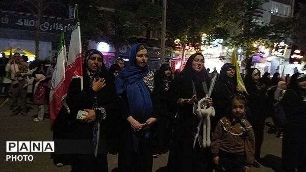 زمزمه های دعا در بلوار فضل نیشابور 