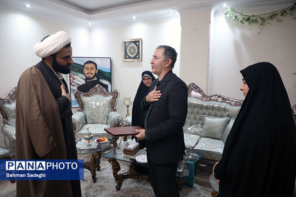 دیدار معاون پرورشی و فرهنگی وزارت آموزش و پرورش با خانواده شهید آرمان علی‌وردی