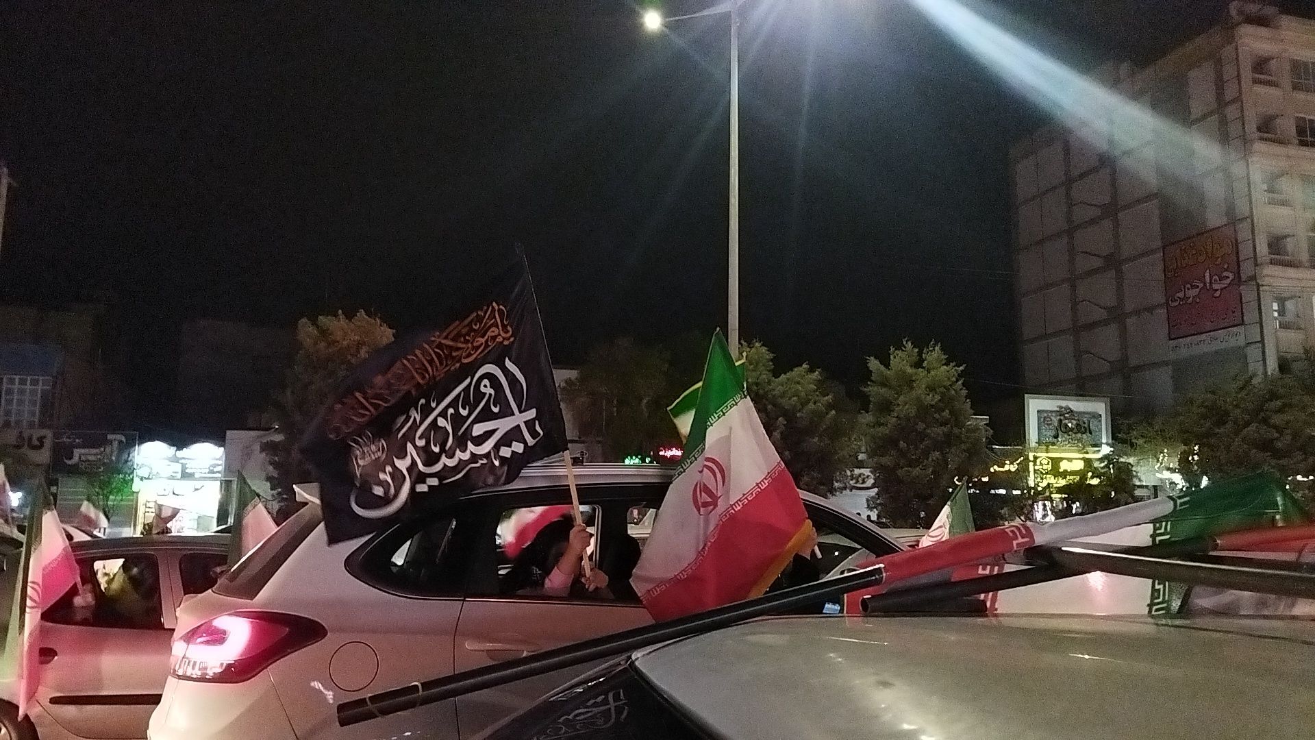 رژه ماشینی در شانزدهمین شب از سال ۱۴۰۵ 