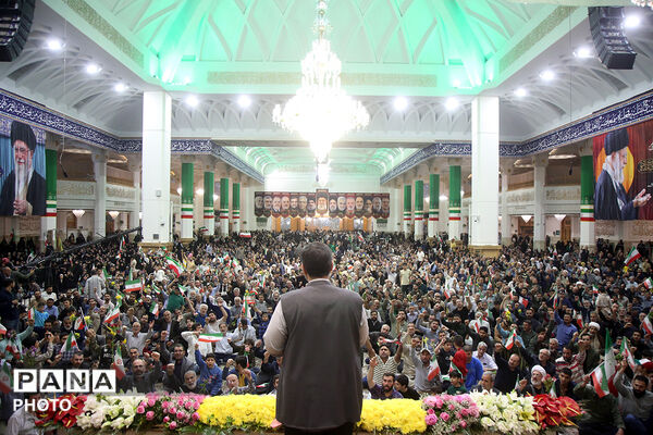 جشن آغاز دهه کرامت در حرم حضرت معصومه(س)