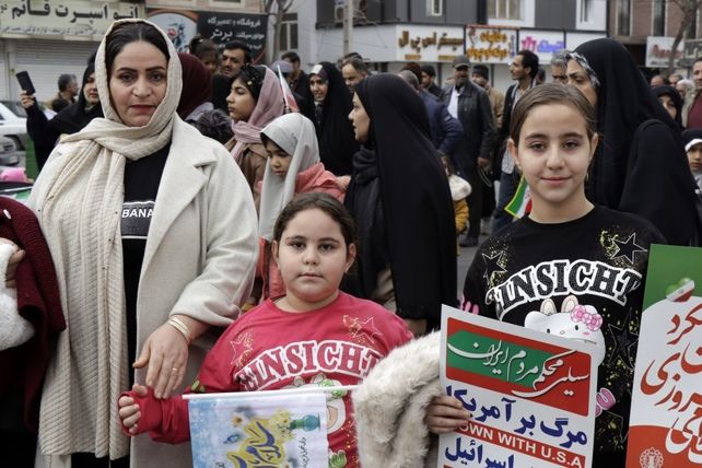 حضور پرشور مردم پاکدشت در راهپیمایی ۲۲ بهمن 