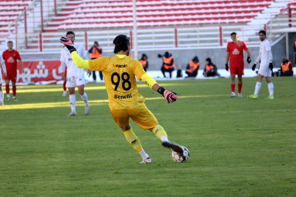 بازی تراکتور و ملوان در تبریز