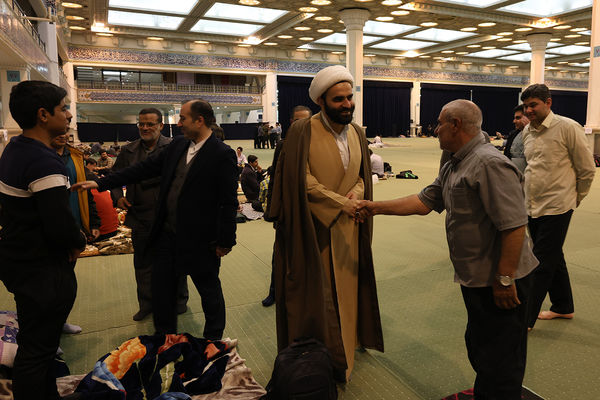 دیدار معاون پرورشی و فرهنگی با دانش‌آموزان رای اولی