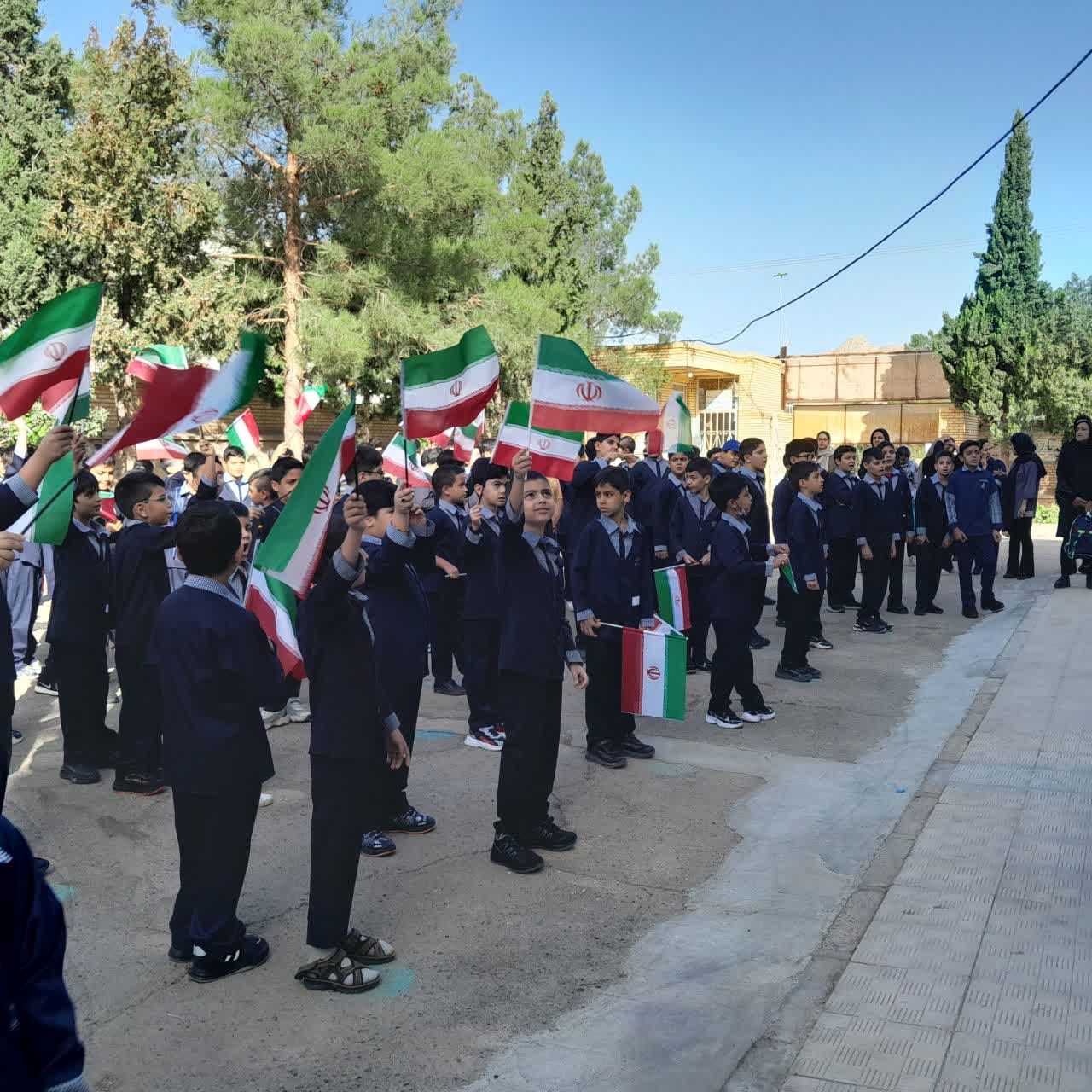 آیین بازگشایی سال تحصیلی جدید در دبستان ایثار تفت