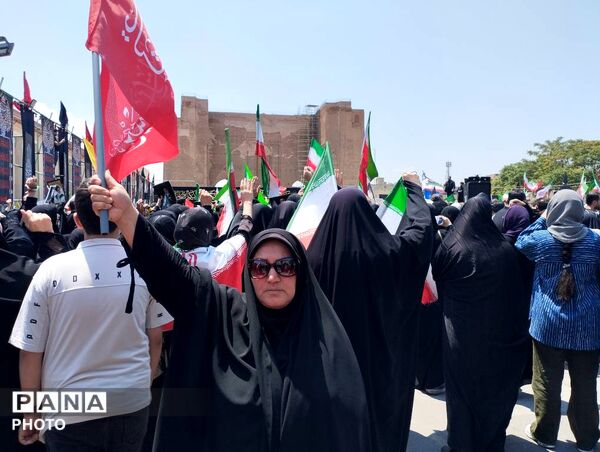 جاماندگان آذربایجان شرقی با چشمانی اشک‌بار به امید روز رجعت با رهبر شهید