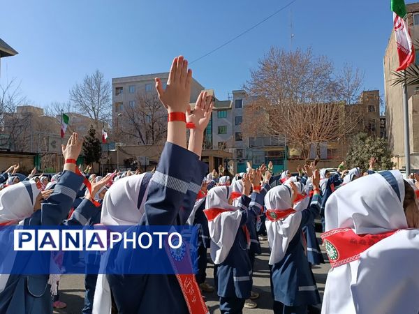 برافراشته شدن پرچم ایران در اداره آموزش و پرورش منطقه ۱۰