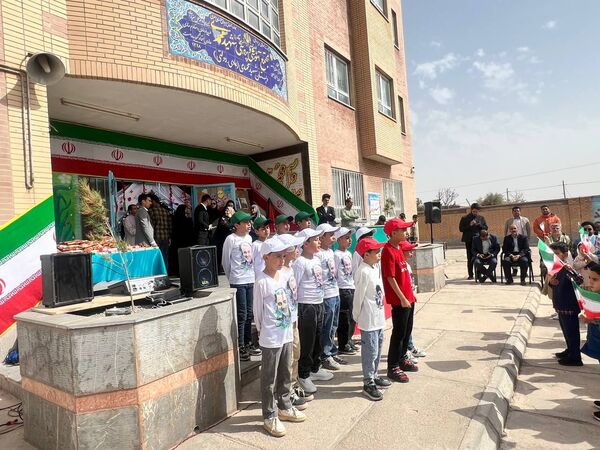  جشن شکوفه ها در دبستان شهید محمدی شهر نسر 