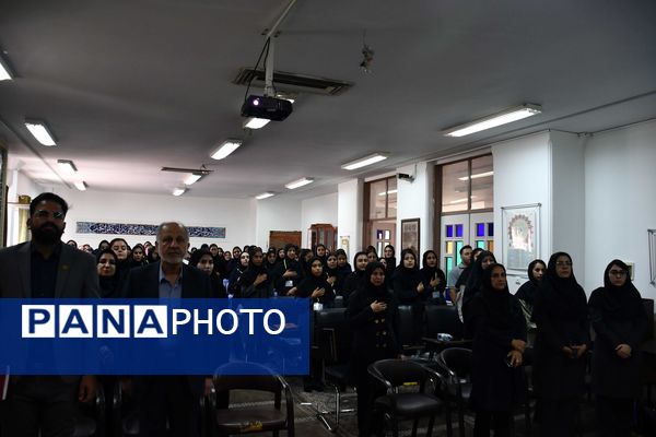 استقبال با شکوه از دانش‌آموز قهرمان و مربیان آموزش و پرورش عشایر فارس