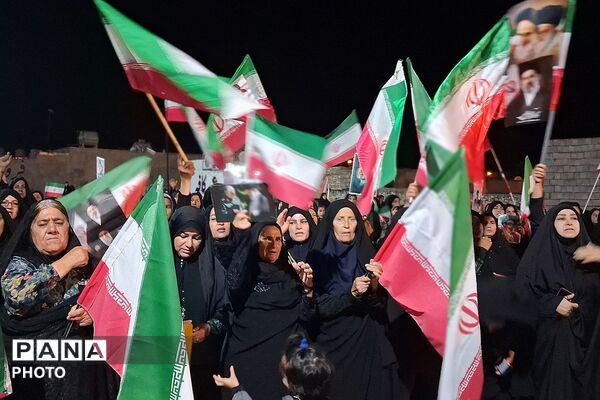 شامگاهی دیگر از حضور گرمه مردمان باشتی در کف خیابان‌ها