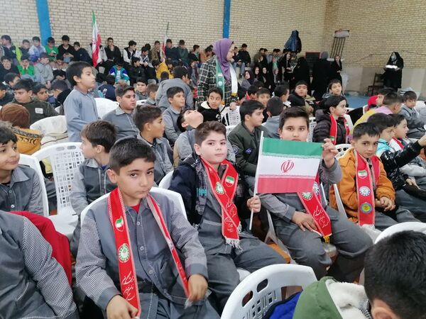 ویژه برنامه‌های دهه فجر و همایش یاوران انقلاب در مدارس روستای چری