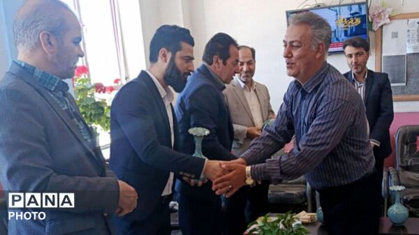 پاسداشت مقام معلم و تجلیل از تلاشگران عرصه تعلیم و تربیت در منطقه سردرود