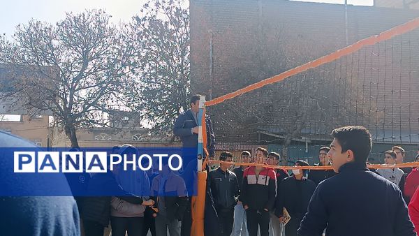 سومین روز از مسابقات گروهی والیبال در دبیرستان شاهد ابوذر گروهی