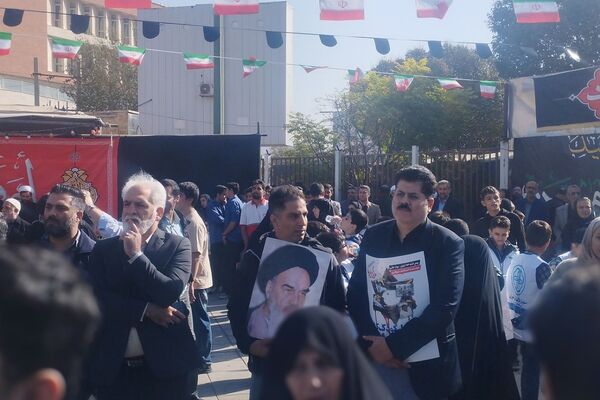 اجتماع عظیم دانش آموزان ناحیه دو شهرری به مناسبت یوم الله ۱۳ آبان در میدان نماز