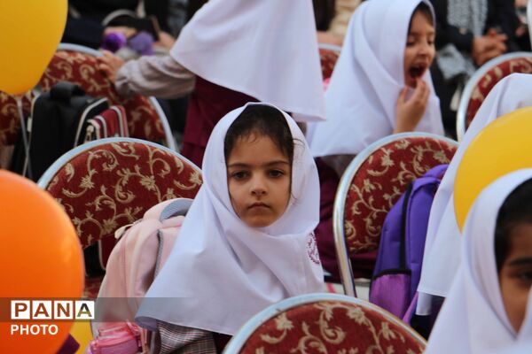 جشن شکوفه‌ها در بجنورد با نواخته‌شدن زنگ مهر و آغاز سال تحصیلی کلاس اولی‌ها