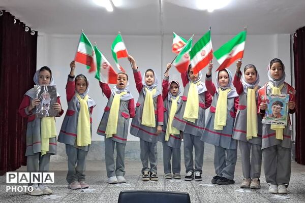 هم‌کلاسی‌های مهربان در مدرسه حاج محمدعلی تقی‌پور