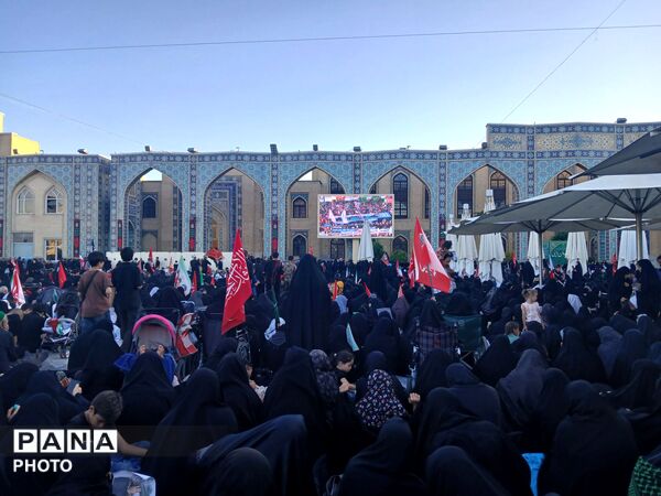 بدرقه باشکوه و میلیونی رهبر شهید در قلب مشهد مقدس