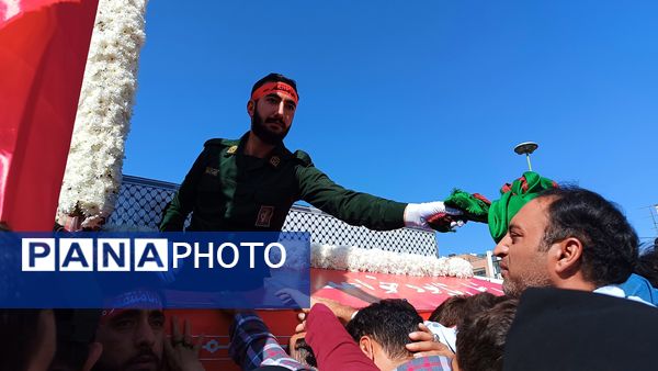 ویژه برنامه تشییع شهید سید‌عباس نیلفروشان به دستان مردم اصفهانی 