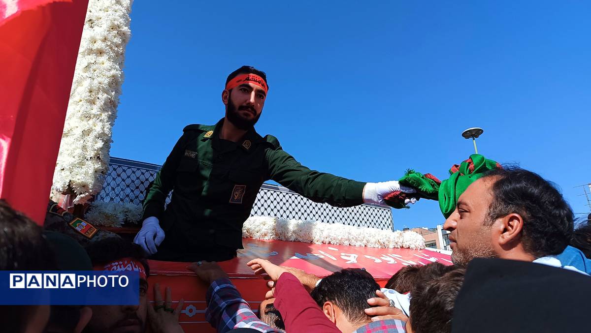 ویژه برنامه تشییع شهید سید‌عباس نیلفروشان به دستان مردم اصفهانی 