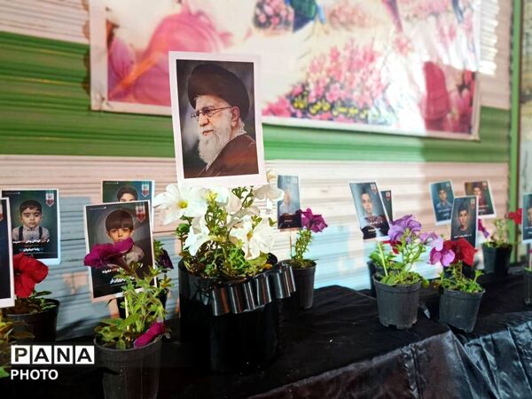 حضور پرشور مردم حاجی‌آباد در آیین‌ گرامیداشت شهدای انقلاب و دانش‌آموزان شجره طیبه