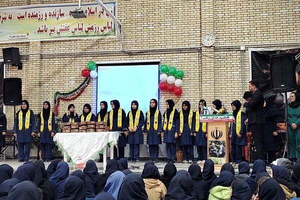 تقدیر از دانش آموزان برتر آموزشی  آموزشگاه دخترانه شهدای ۳۸ 