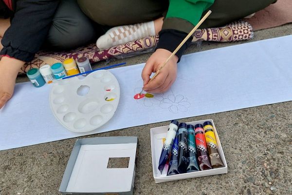 نمایشگاه دست سازه‌های دانش‌آموزان مدرسه شهید شرافت بهارستان‌دو