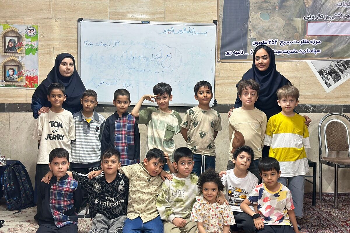 حضور دانش‌آموزان دبستان شهید قلنبر ناحیه دو شهرری در کلاس‌های رفع اشکال 
