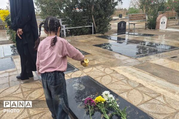 غبارروبی مزار شهدا و تجلیل از مقام والای خانواده‌های شهدا