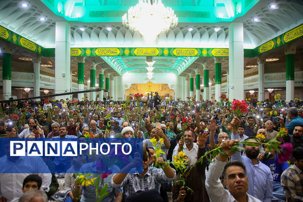 گل آرایی ضریح مطهر حضرت معصومه(س) به مناسبت روز دختر