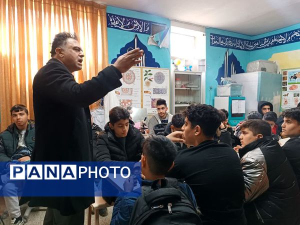 کلاس های آموزشی و آمادگی جشنواره نوجوانان خوارزمی در پژوهشسرا فرهنگ ورامین