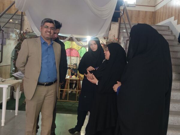 بازدید معاون پرورشی و تربیت بدنی ناحیه سه از دبیرستان مصلی‌نژاد ام البنین 